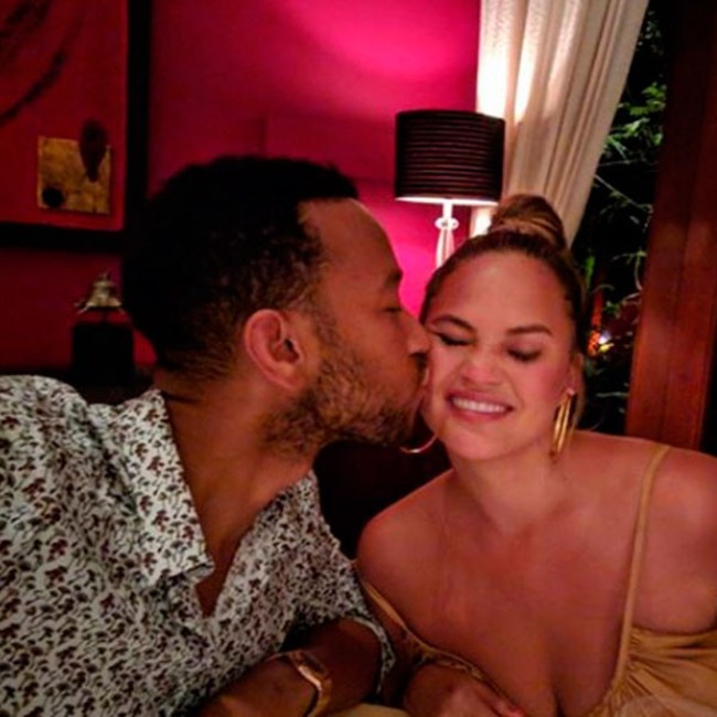 Chrissy Teigen, Instagram